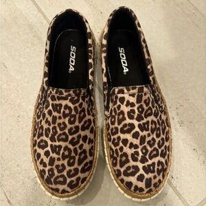 🤎🖤Cheetah Print Soda Shoes Size 7.5🤎🖤
